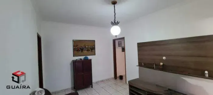 Casa térrea com 210m² localizada em Diadema, no bairro Taboão.