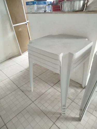 Mesa plástica Branca