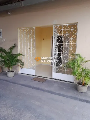 Casa Plana na Parangaba 150m² Construídos | 6 Vagas e Terreno de 16m² de Frente