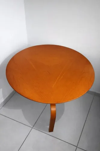 Mesa redonda de madeira 