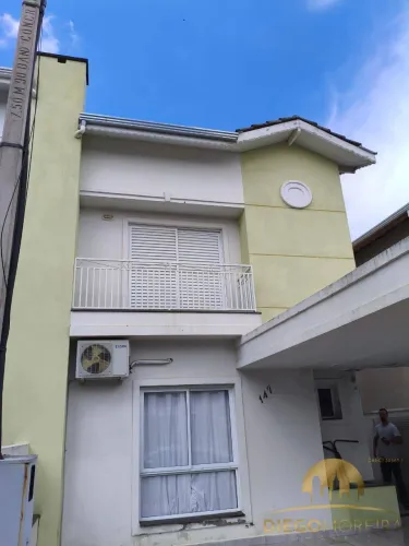 CASA À VENDA NO CONDOMÍNIO VILA VERDE FRANCO DA ROCHA