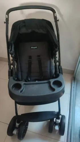 Carrinho bebê Burigotto AT6K com bebê conforto 