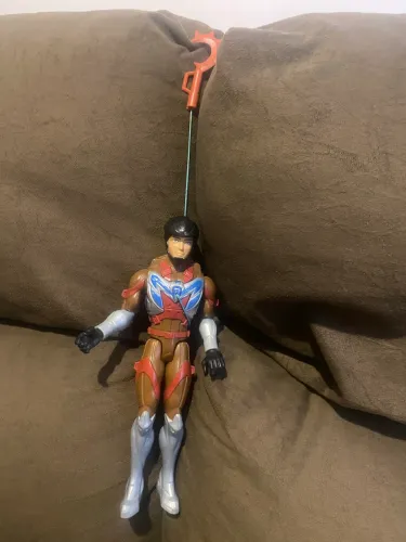 Max Steel escalador