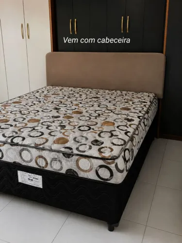 Cama de casal, com cabeceira