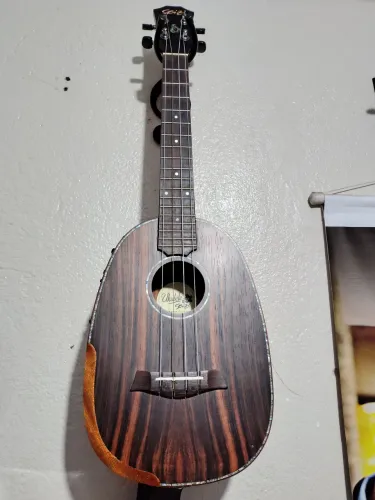 UKULELE TENOR ELÉTRICO SEIZI de alto nível - REGULADO