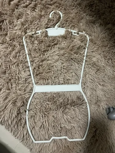 Cabide silhueta infantil em polietileno 