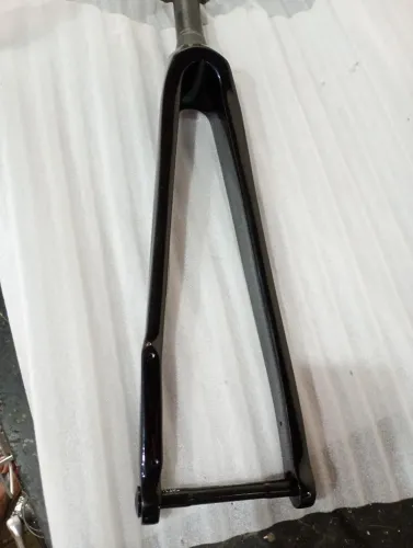 Garfo em carbono, cônico pra roda com eixo de 12mm e freio a disco 