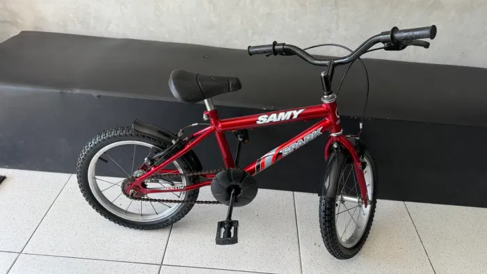 Bicicleta aro 16 já com os aro alumínio e com raios