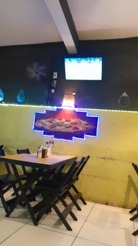 Vaga trabalho  em pizzaria garçom , área montagem e forno cozinha, e entregador 