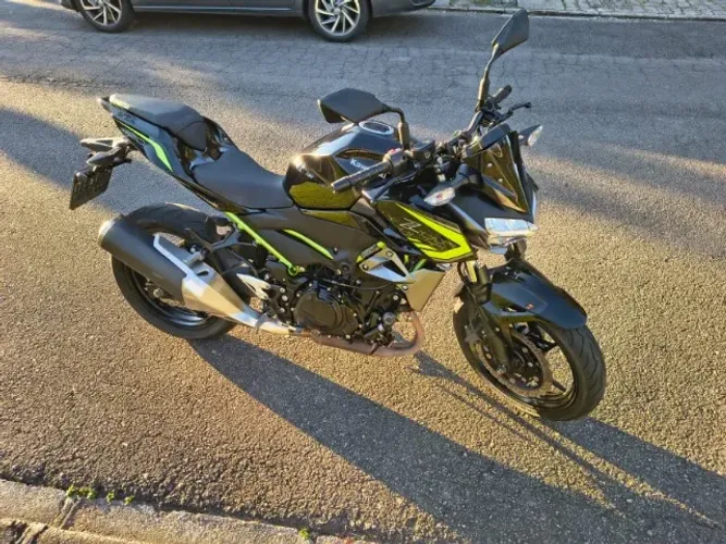 Kawasaki Z400 - impecável, único dono  