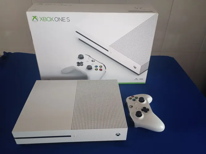 Xbox one S 1tb em ótimo estado