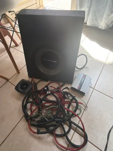 Vendo som de carro!  Vendendo porque vendi o carro