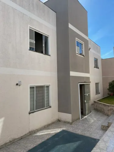 Apartamento em Uvaranas com 2 quartos, sacada com churrasqueira e 1 vaga coberta