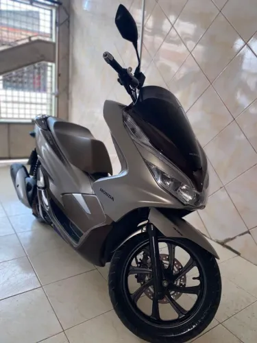 VENDO HONDA PCX SUPER NOVA 2022 DLX 