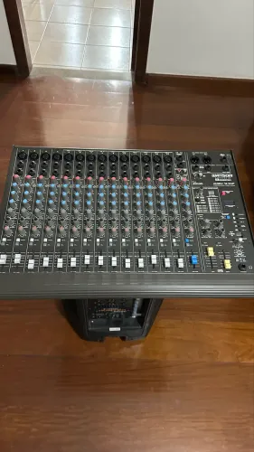 Mesa de som profissional da marca Wattsom Ciclotron, modelo AMBW 16 XDF