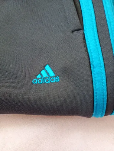 Vendo está linda calça Adidas original cinza e azul veste m g