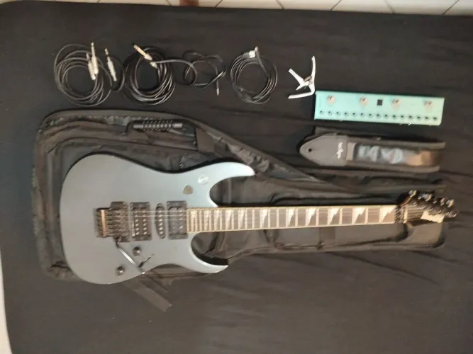 Guitarra gio Ibanez com pedaleira