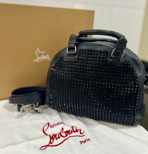 Linda bolsa Christian Louboutin de spikes original 