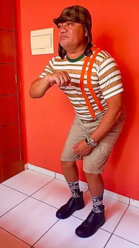 Roupa do chaves completo para eventos, gorro, camisa, suspensório, bermuda, meia e bota.