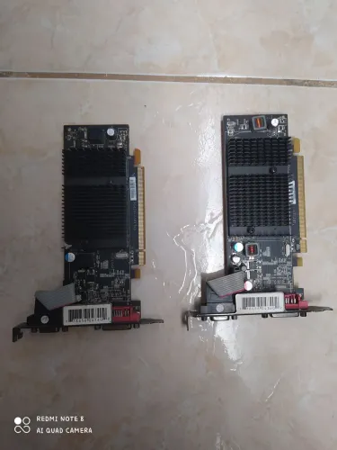 2 placas de vídeo AMD Radeon