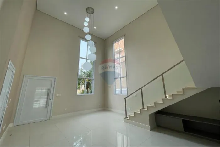 Casa com 4 suítes aluga no Condomínio Reserva Colonial em Valinhos