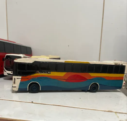 Miniatura de ônibus nielson diplomata