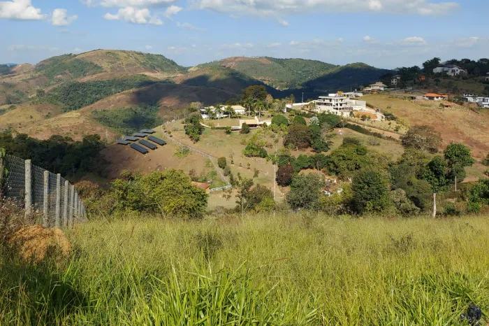 Lote com vista privilegiada em meio à natureza para venda