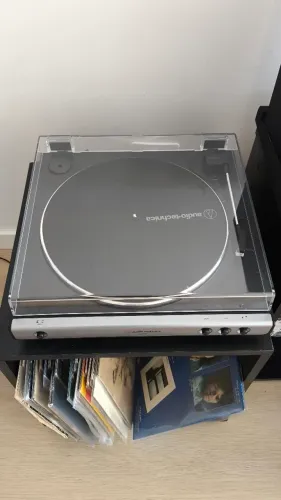 Toca discos Audio Technica AT-Lp60x - Excelente