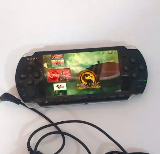 PSP 3000 - Lotado de jogos, 32gb
