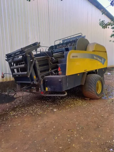 Enfardadeira New Holland BB9080, ano 2012