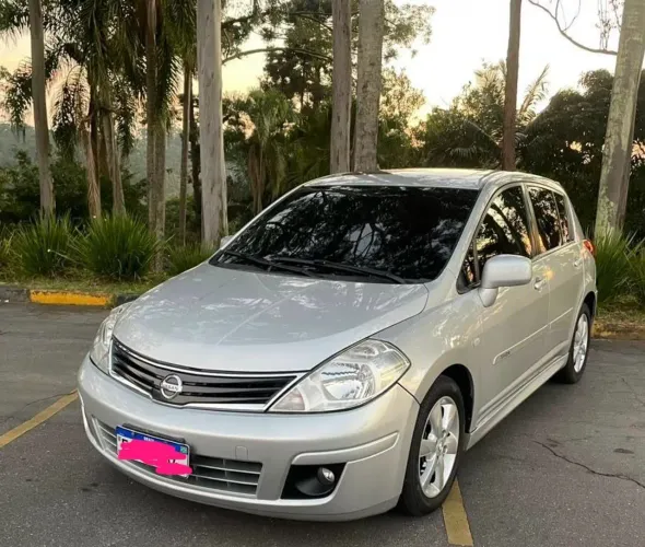Nissan Tiida SL 1.8/1.8 Flex 16V Aut. 2012