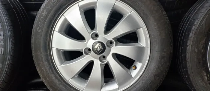 Hum jogo de rodas aro 15 com péneus furacão 4 por 100 Reno volkes GM Honda Corolla e 