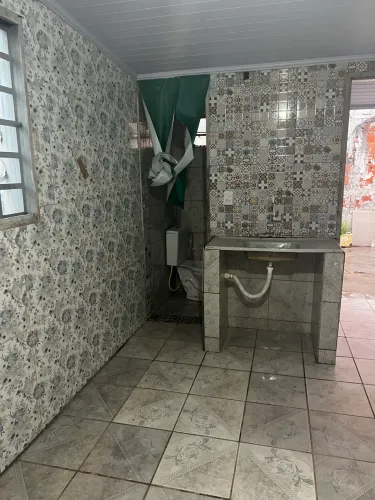 Aluga se 1 cômodo com banheiro próximo ao jk shopping 