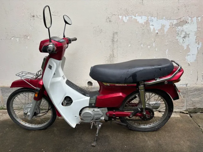 Honda C100 Dream à venda