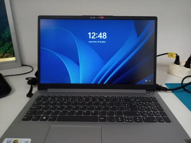 LENOVO i5 12° 8 GB RAM Nvme 512GB