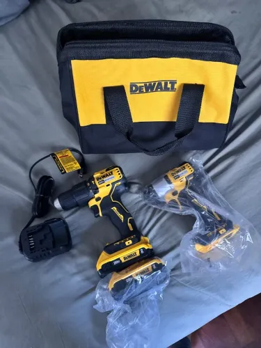 Kit dewalt furadeira parafusadeira 20v novo