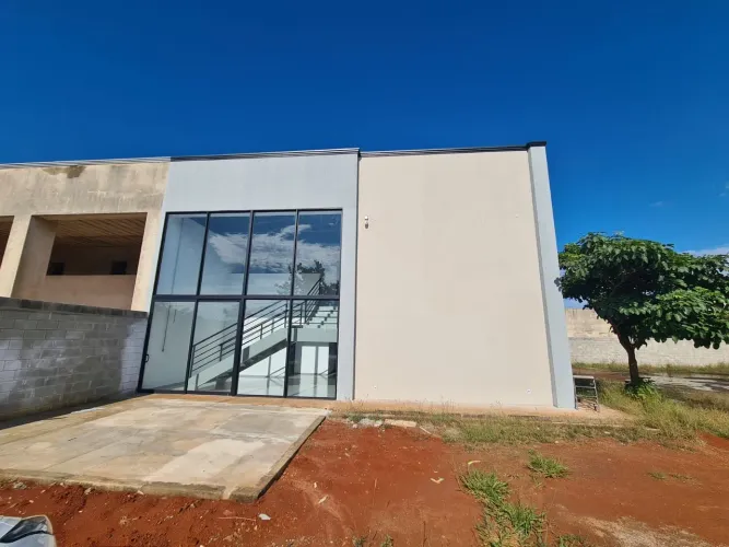 Galpão Industrial com escritórios.