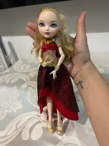 Boneca apple white legacy day - ever after high