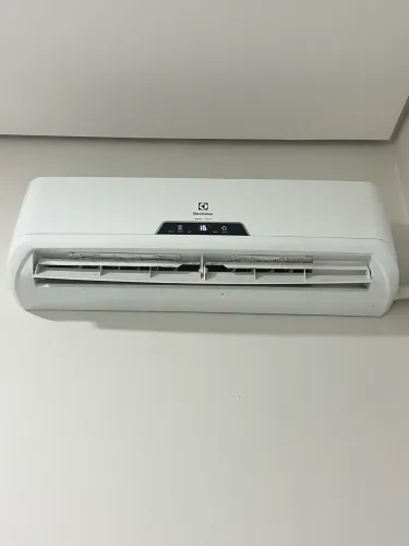 Electrolux Ecoturbo VI12F/VE12F 12.000 BTUs