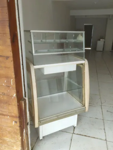Balcão de Esposito pra vende ligeiro pronto pra usar