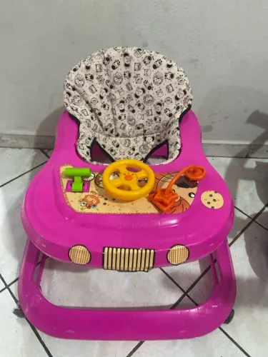 Andador menina