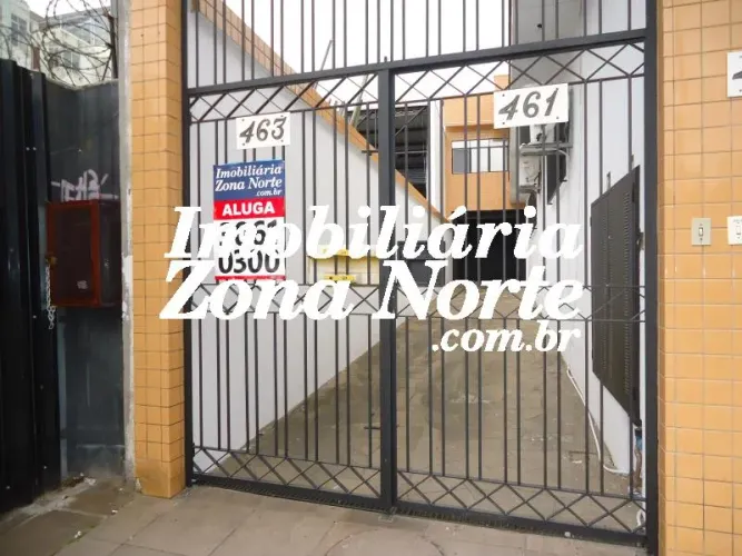 Depósito com aprox. 70 m², escritório, 2 banheiros, cortina de metal, porta auxiliar. Bem 