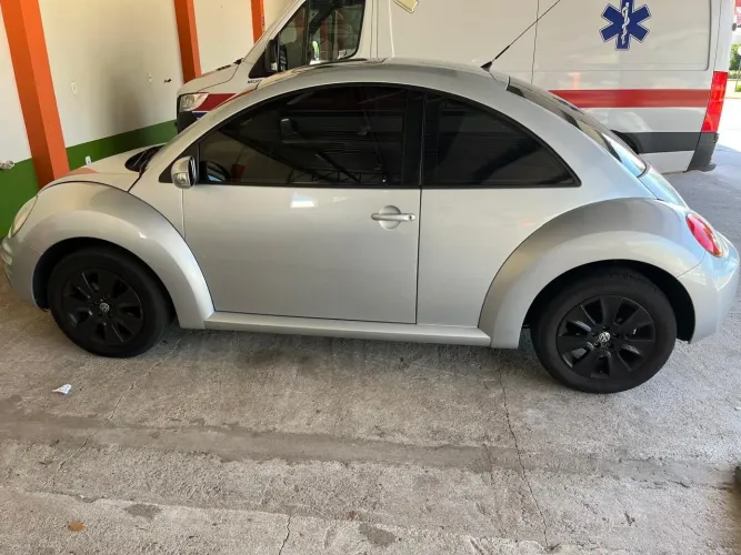 Volkswagen New Beetle 2.0 MI Mec./aut. 2010