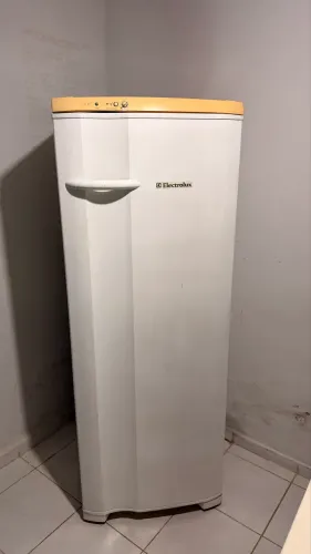 Geladeira Eletrolux branca