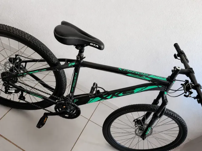 Bicicleta aro 29 seminova - ótima para passeio e trabalho