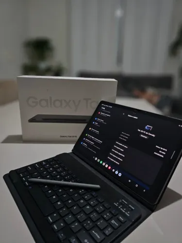 Samsung Galaxy Tab S9 FE 128GB + Teclado Bluetooth + Acessórios (Impecável)