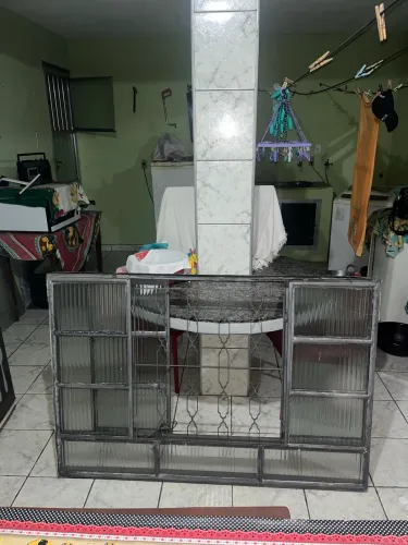 JANELA DE FERRO COM GRADE