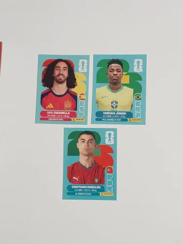 3 figurinhas copa 2026 - Vinicius Junior, Cristiano Ronaldo e Cucurella