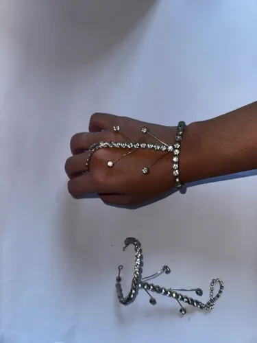 Bracelete de Mão com Cristais | Acessório para Noiva, Debutante e Festa