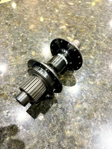 Cubo traseiro MT410